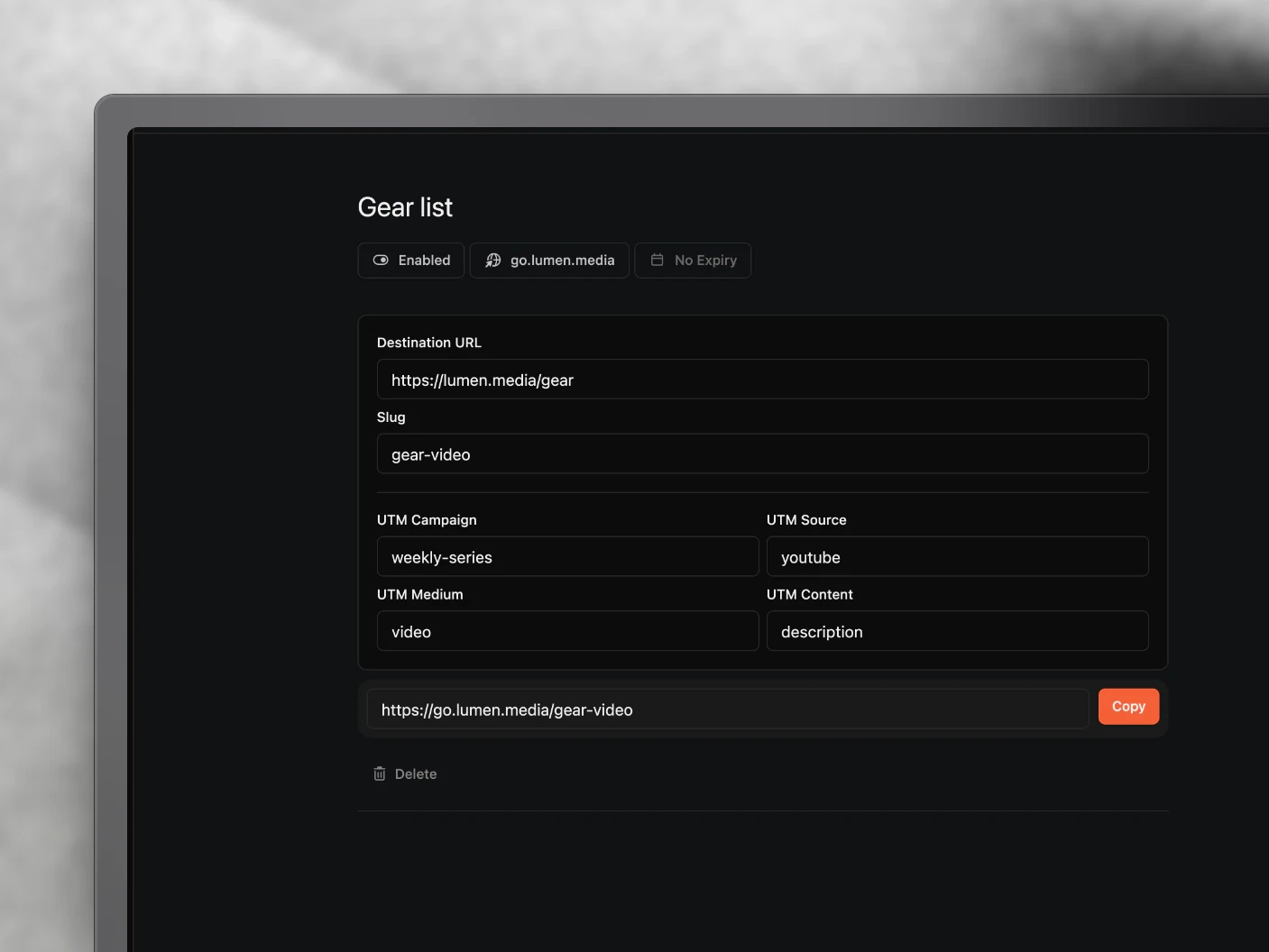 A tracked link's settings: its destination, its slug on the custom domain, its UTMs and the short URL to paste